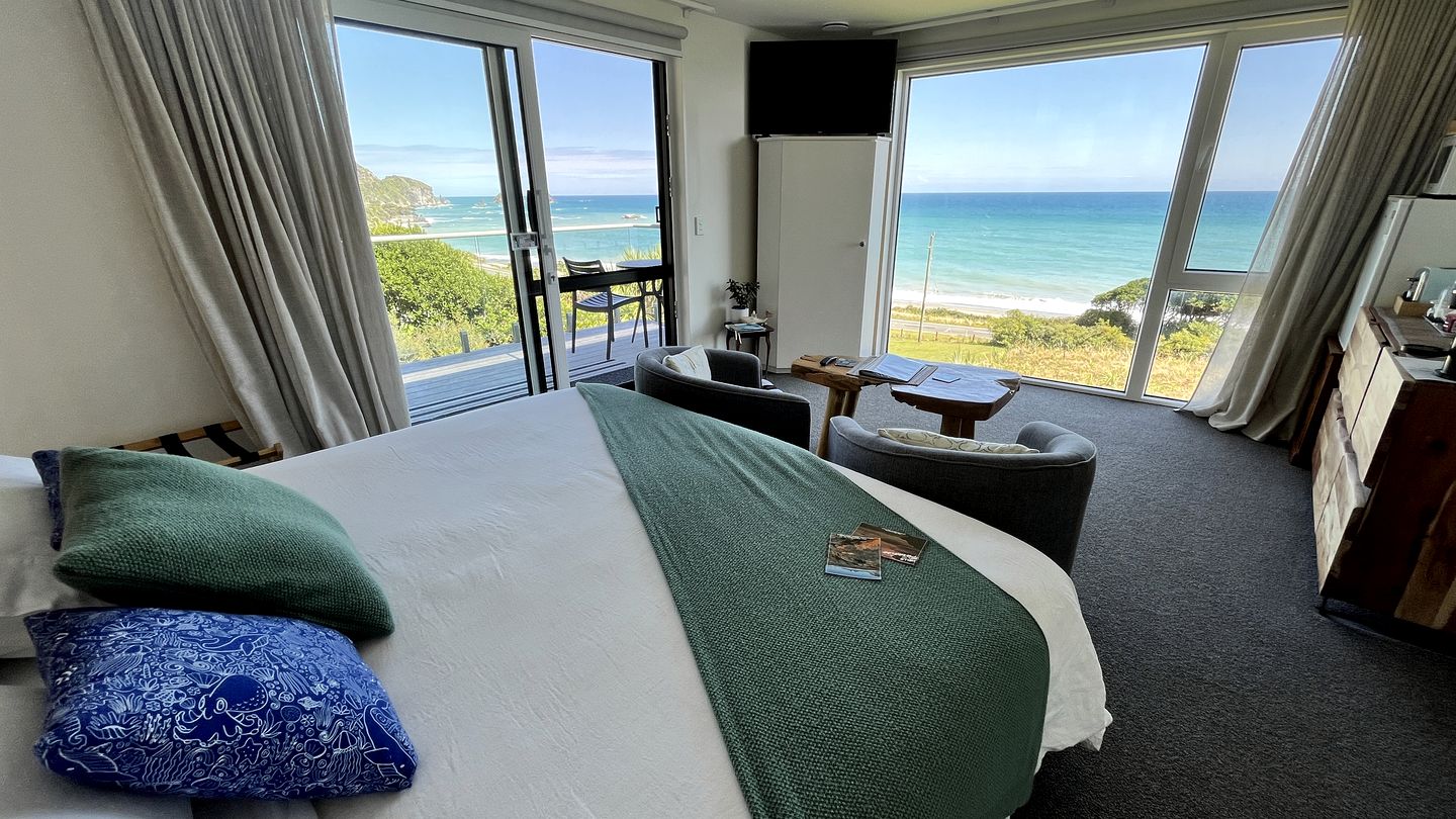 Seaside Sanctuary with Panoramic Ocean Views & Stunning Sunsets in Barrytown, New Zealand