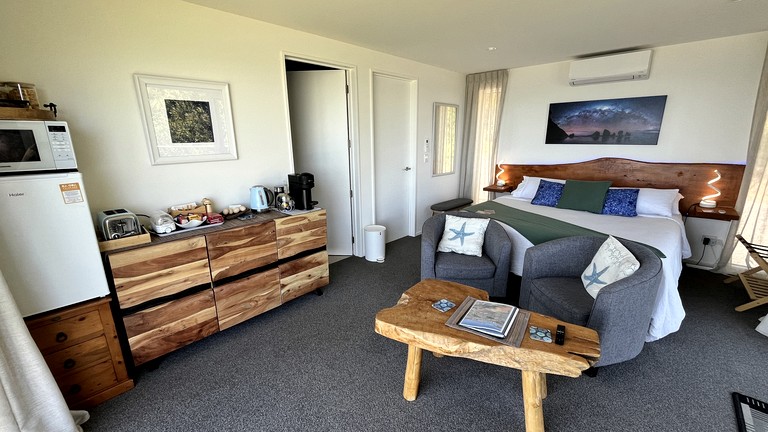 Seaside Sanctuary with Panoramic Ocean Views & Stunning Sunsets in Barrytown, New Zealand