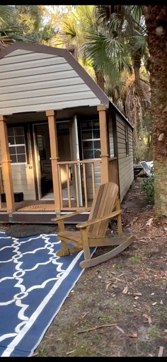 Cabins (United States of America, --, --)