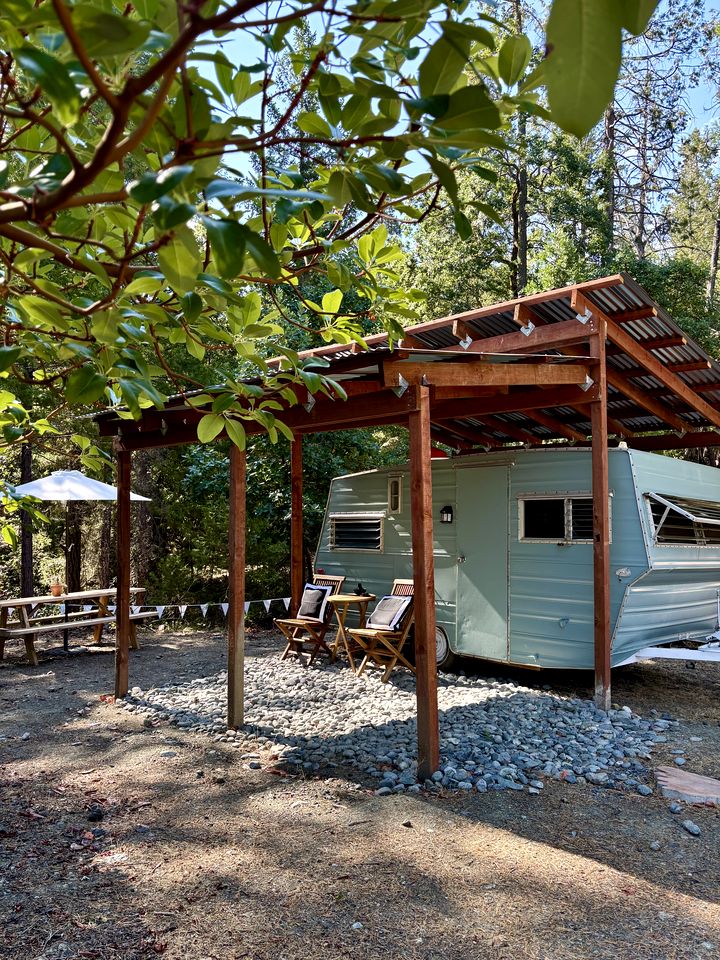 Charming Retro Camper with Vintage Clawfoot Tub Near Shasta-Trinity, Burnt Ranch, California