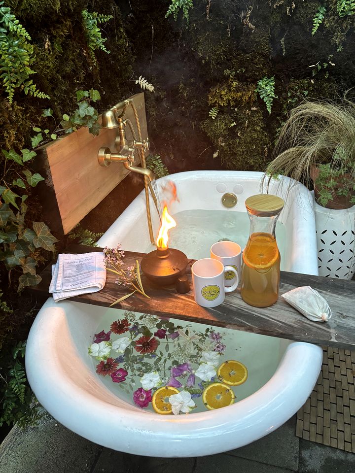 Charming Retro Camper with Vintage Clawfoot Tub Near Shasta-Trinity, Burnt Ranch, California