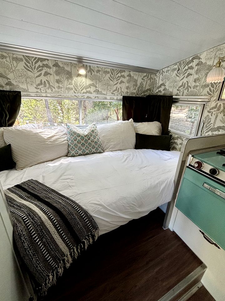 Charming Retro Camper with Vintage Clawfoot Tub Near Shasta-Trinity, Burnt Ranch, California