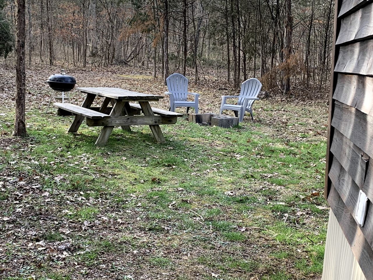 Peaceful Tiny Cabin Escape with Loft, Private Trail & Forest Views in Columbia, Tennessee