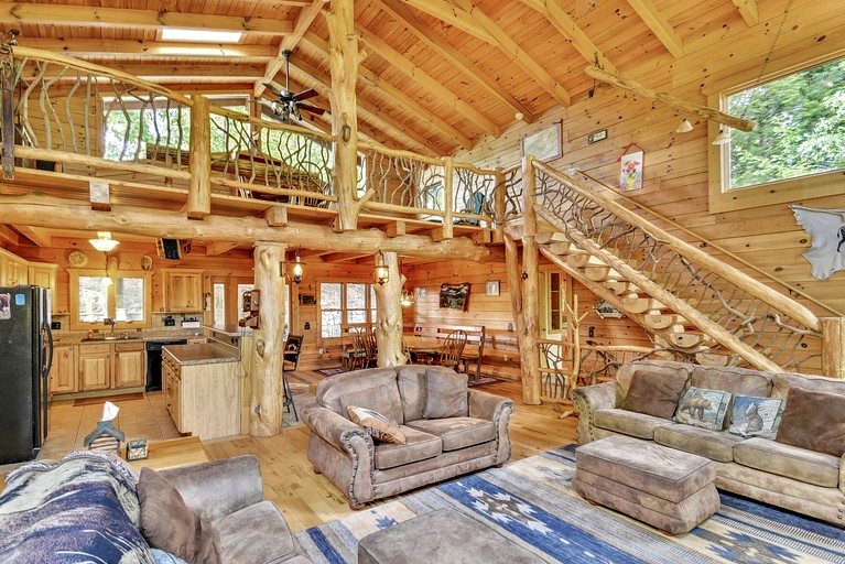 Log Cabins (United States of America, Clyde, North Carolina)