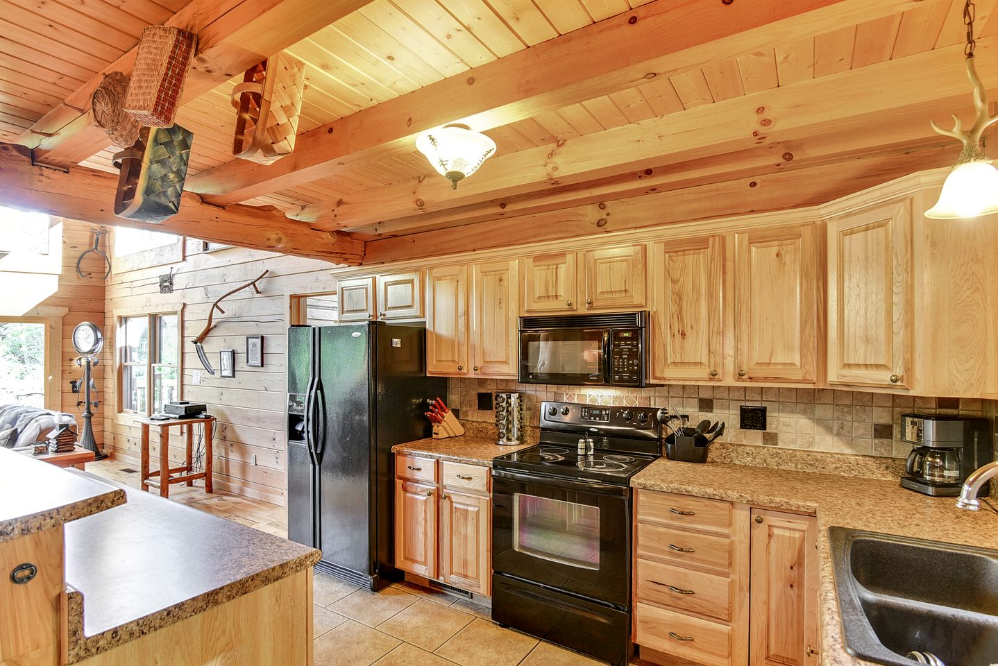 Luxury Vacation Rental with a Hot Tub for Rent in Clyde, North Carolina