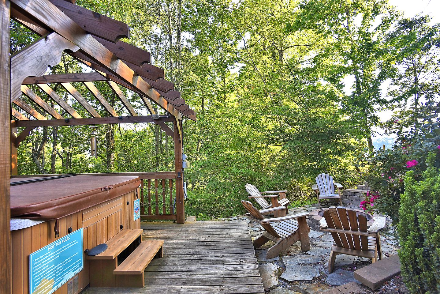 Luxury Vacation Rental with a Hot Tub for Rent in Clyde, North Carolina