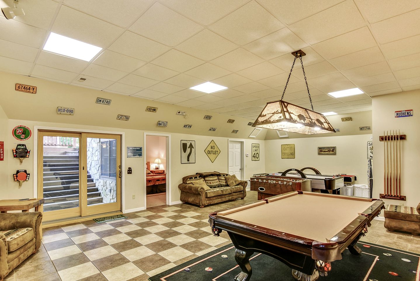 Luxury Vacation Rental with a Hot Tub for Rent in Clyde, North Carolina