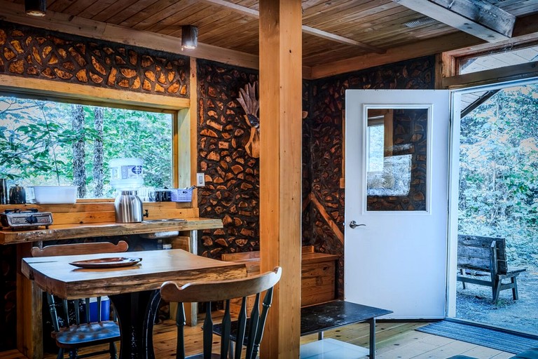 Cabins (Canada, Harrington, Quebec)
