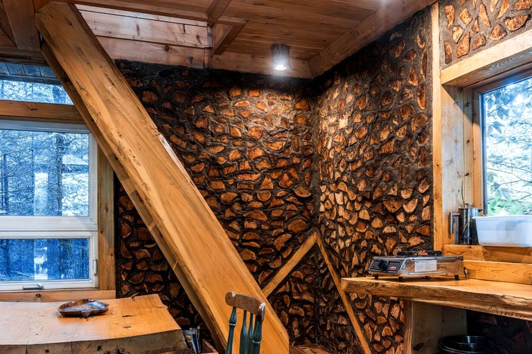 Cabins (Canada, Harrington, Quebec)