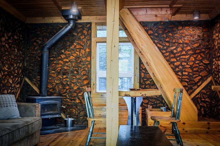 Cabins (Canada, Harrington, Quebec)
