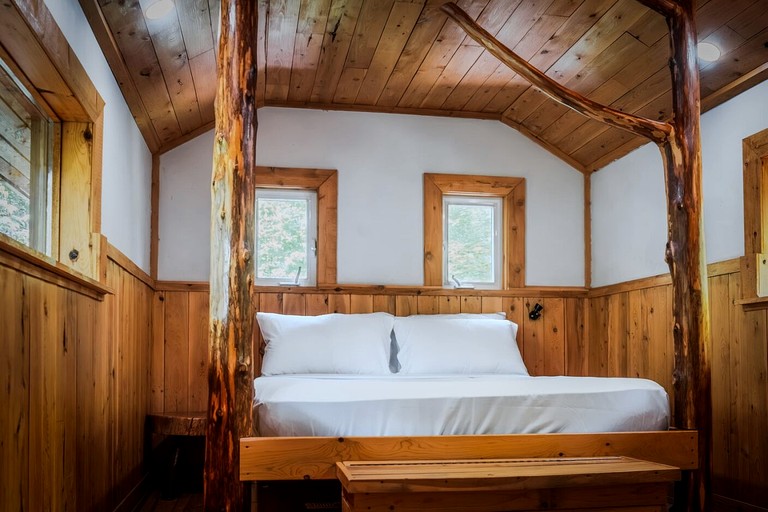 Cabins (Canada, Harrington, Quebec)