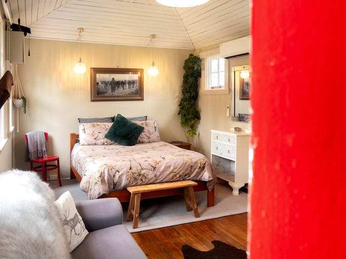 Cottages (New Zealand, Oamaru, South Island)