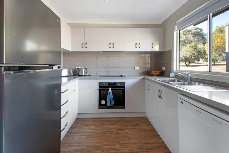 Cottages (Australia, Tumut, New South Wales)