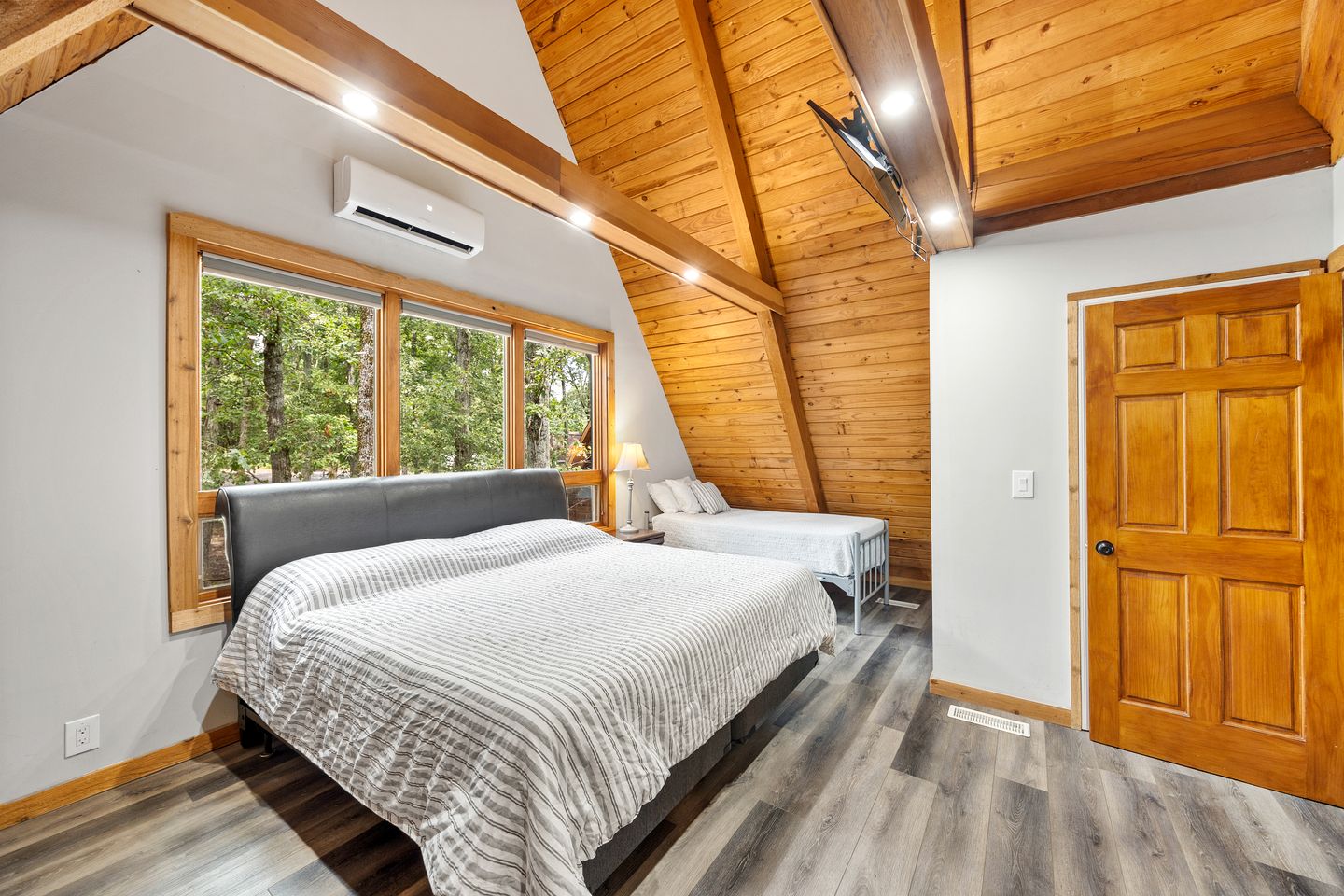 Delightful Vacation Cabins in Mount Juliet near Nashville, Tennessee