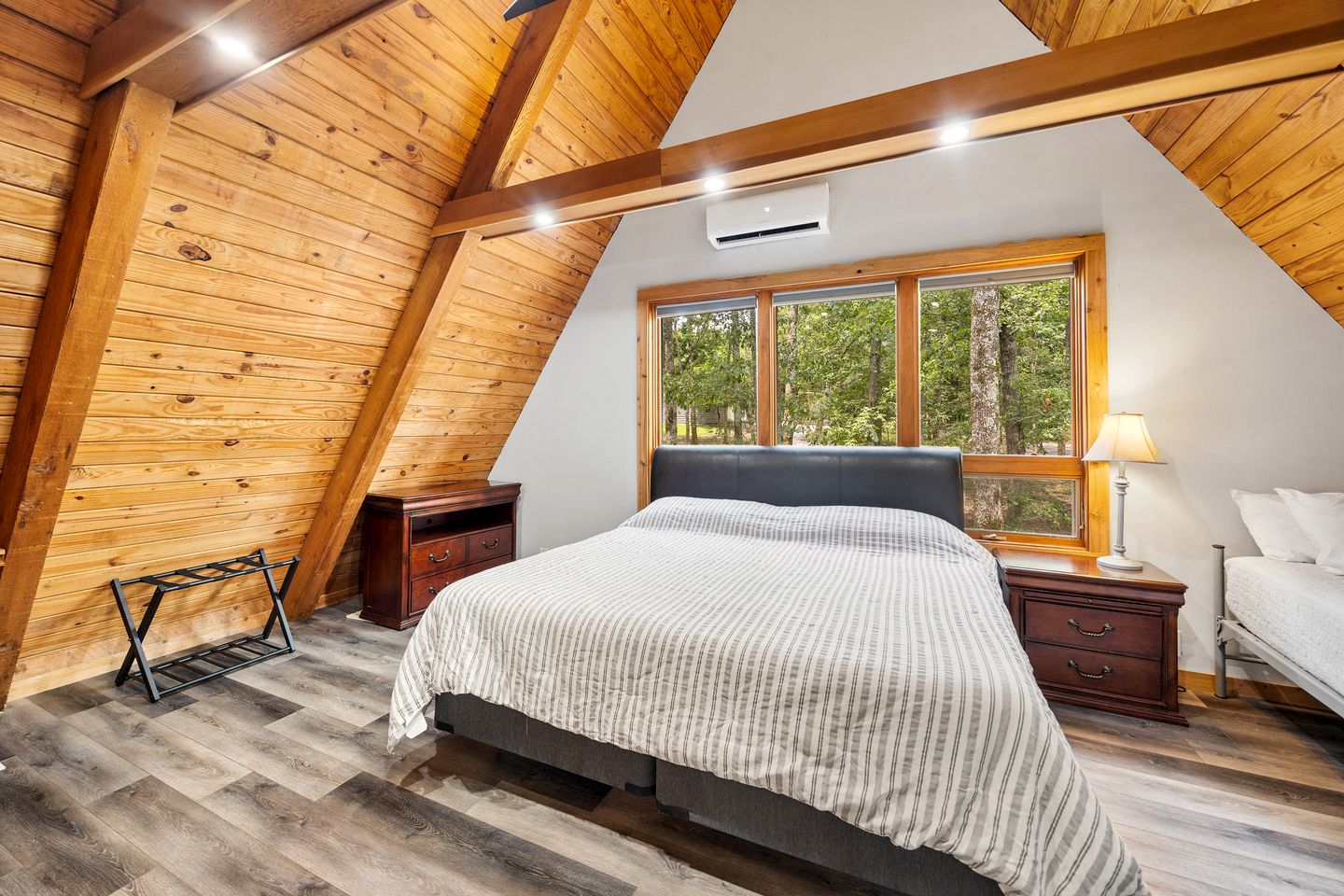 Delightful Vacation Cabins in Mount Juliet near Nashville, Tennessee