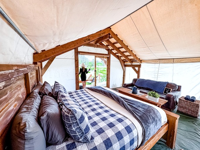 Safari Tents (United States of America, Monument, Colorado)