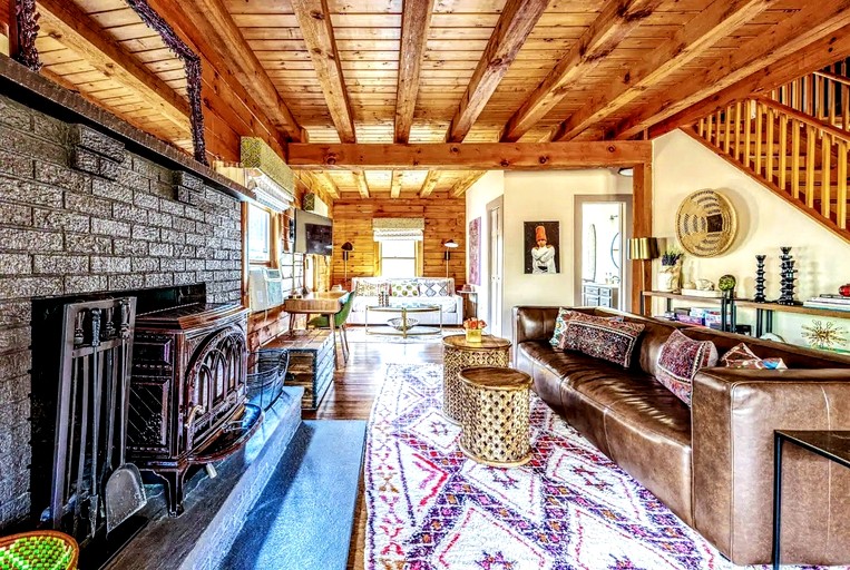 Cabins (United States of America, Stone Ridge, New York)