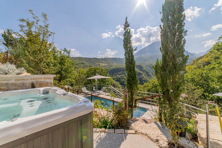 Cottages (Italy, Montefortino, Marche)