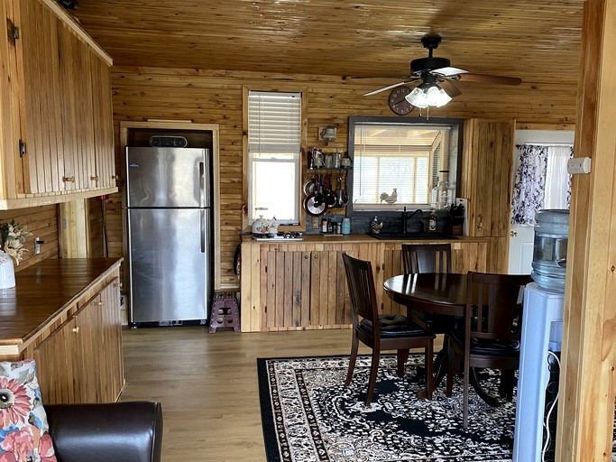 Cabins (United States of America, --, New York)