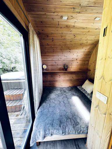 Huts (Lithuania, Paežerės rūdaičiai, Telšiai)