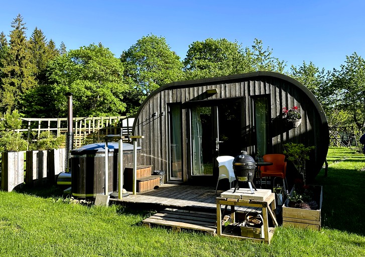Huts (Lithuania, Paežerės rūdaičiai, Telšiai)