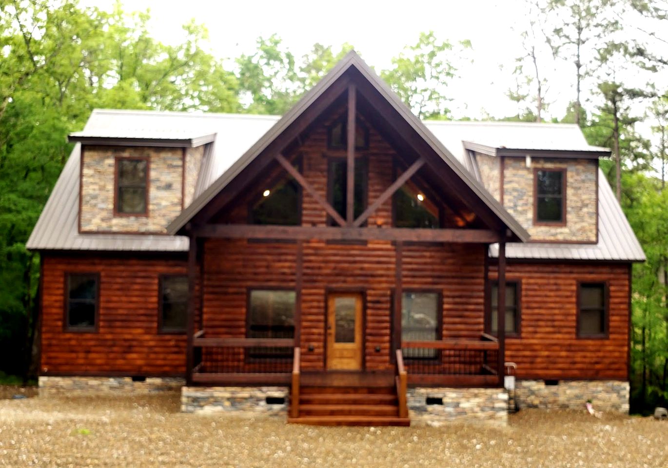 Luxury Log Cabin in Broken Bow, Ideal for Family Glamping Getaways