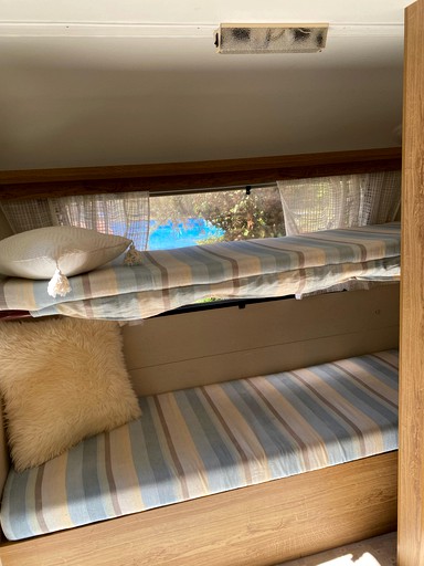 Caravans (Italy, --, --)