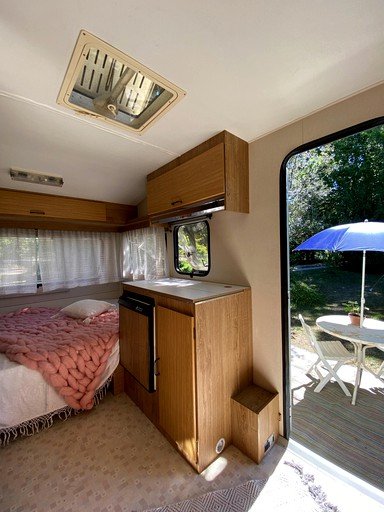 Caravans (Italy, --, --)