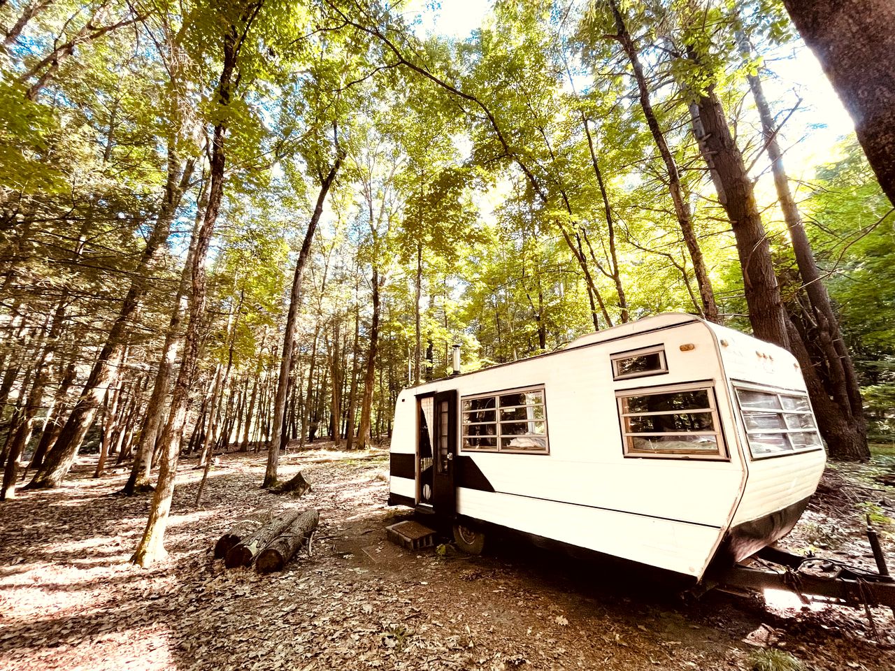 Romantic Glamping Getaway in a Pet Friendly Caravan, Ideal to Explore Hudson Valley