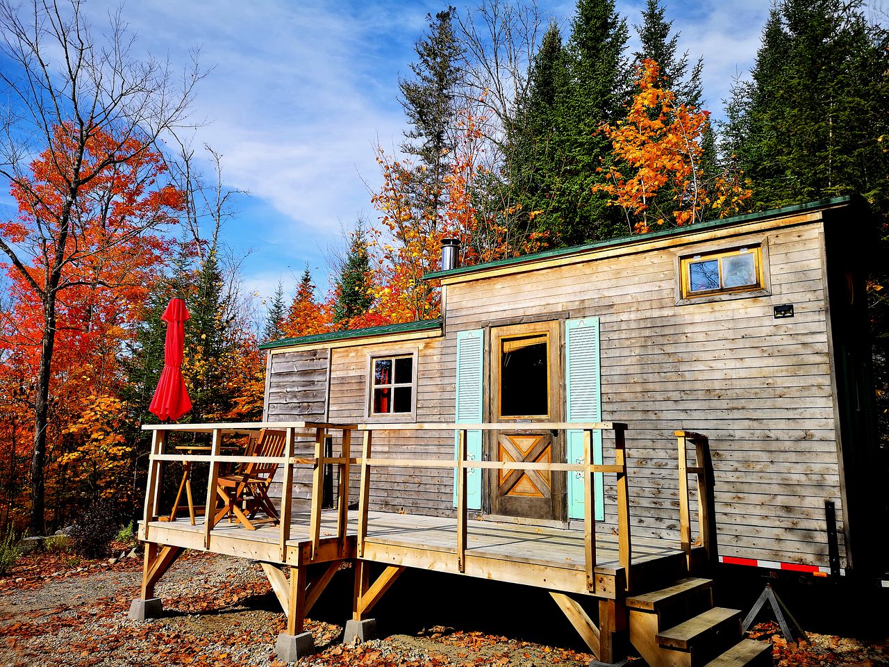 Cute Tiny House Glamping Destination in Quebec, Canada