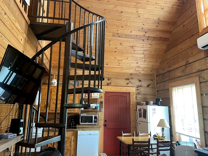 Cabins (United States of America, Mouth of Wilson, Virginia)
