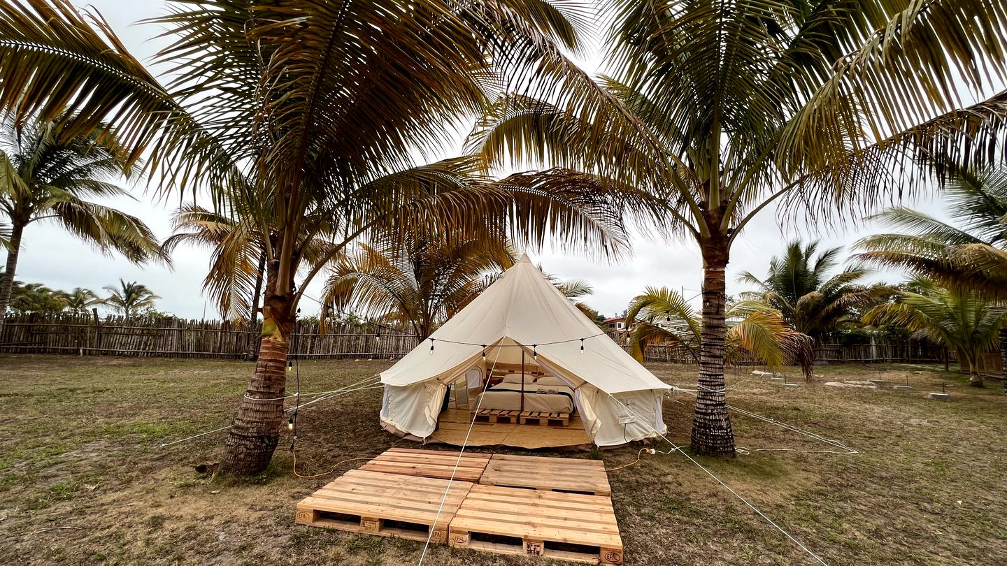 Romantic Bell Tent with Amazing Ocean Views in Ecuador