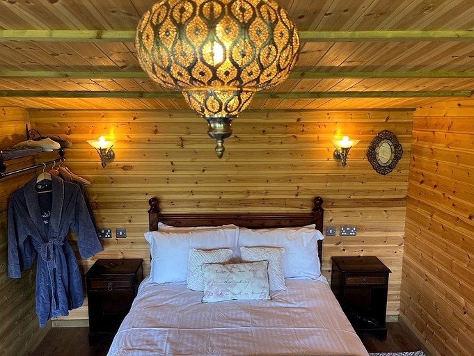 Log Cabins (United Kingdom, Dingestow, Monmouthshire)