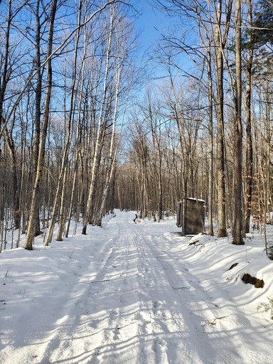 Cabins (Canada, Saint-Damien, Quebec)