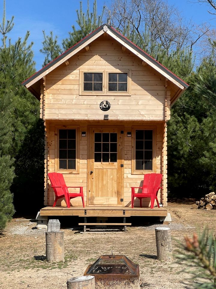 Cabins (Canada, Simcoe, Ontario)