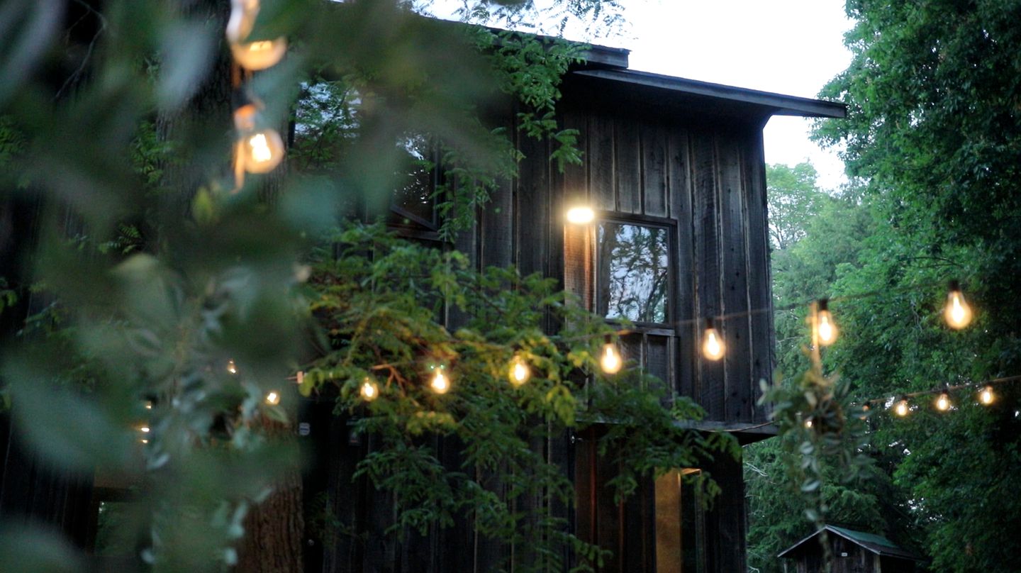 Unique Glamping in a Charming Bridge House on Blacklick Creek