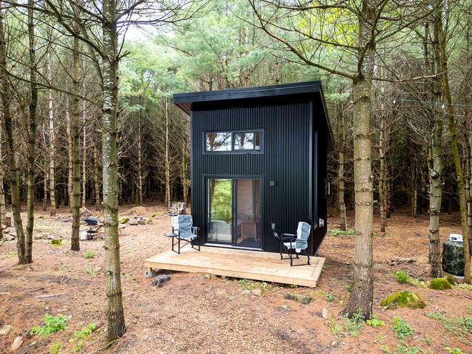 Tiny Houses (Canada, Chatsworth, Ontario)
