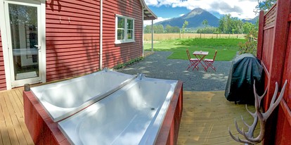 Cottages (Staveley, South Island, New Zealand)