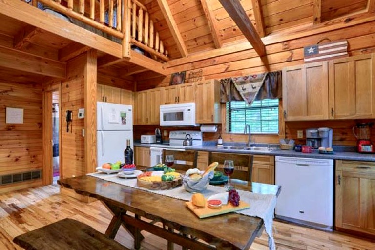 Log Cabins (United States of America, Logan, Ohio)