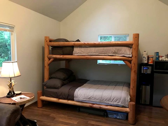 Cabins (Montesano, Washington, United States)