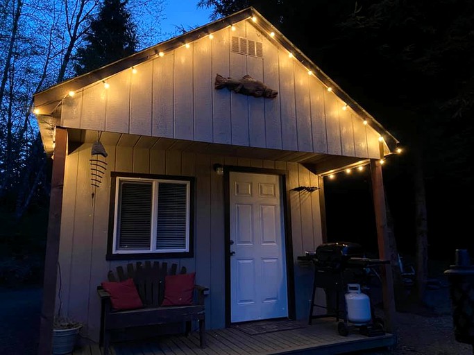 Cabins (Montesano, Washington, United States)