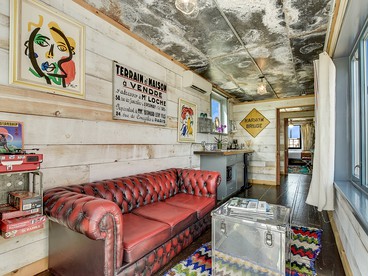 Containers (Round Top, Texas, United States)