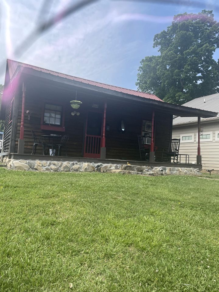 Cabins (United States of America, Denton, North Carolina)
