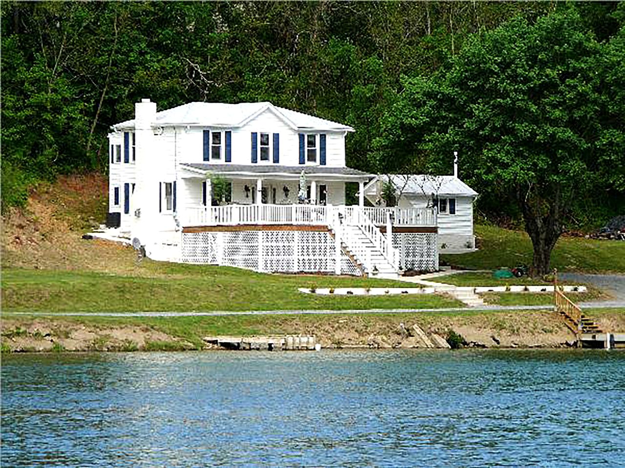 Shenandoah Getaways in this Stunning Riverside Rental for Romantic Escapes to Virginia
