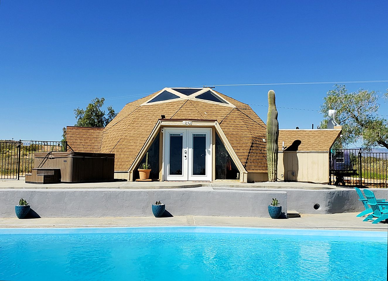 Domes (Joshua Tree, California, United States of America)
