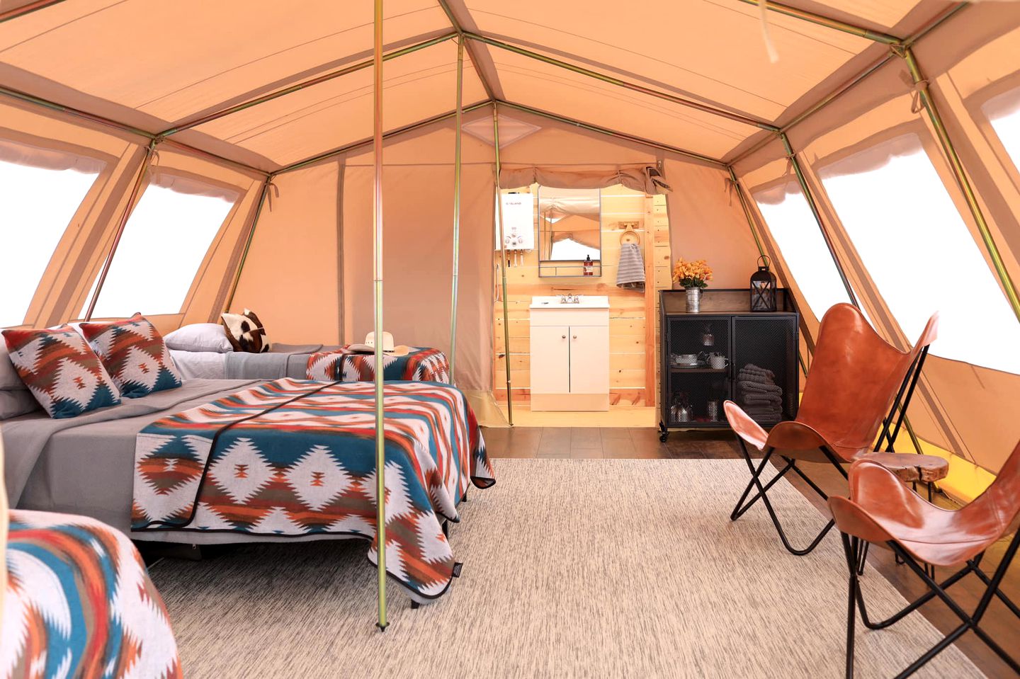 This tent rental is ideal for weekend getaways in Idaho