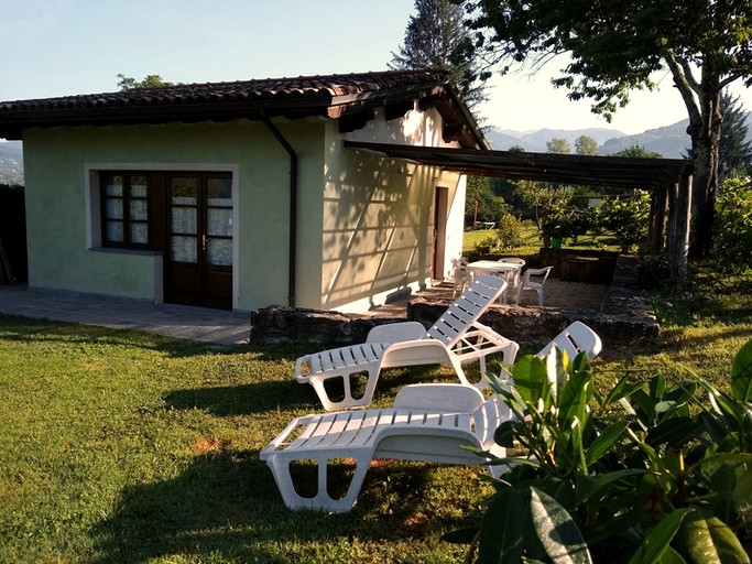 Cottages (Tuscany, Italy)