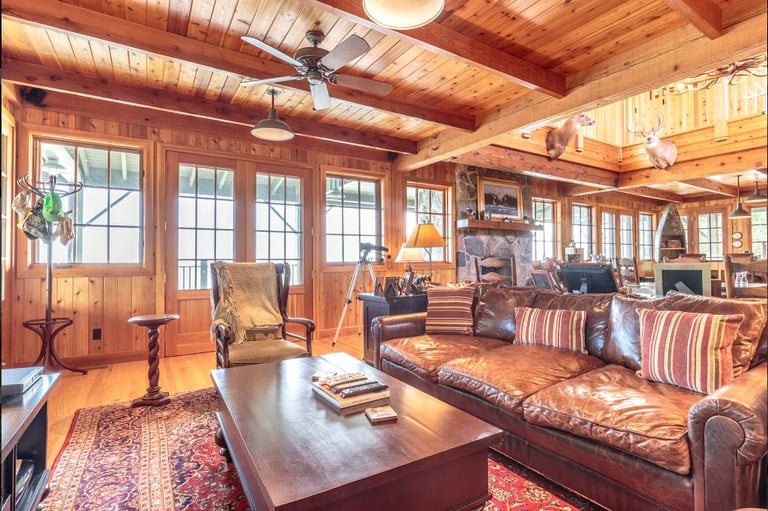 Cabins (Harrow, Ontario, Canada)
