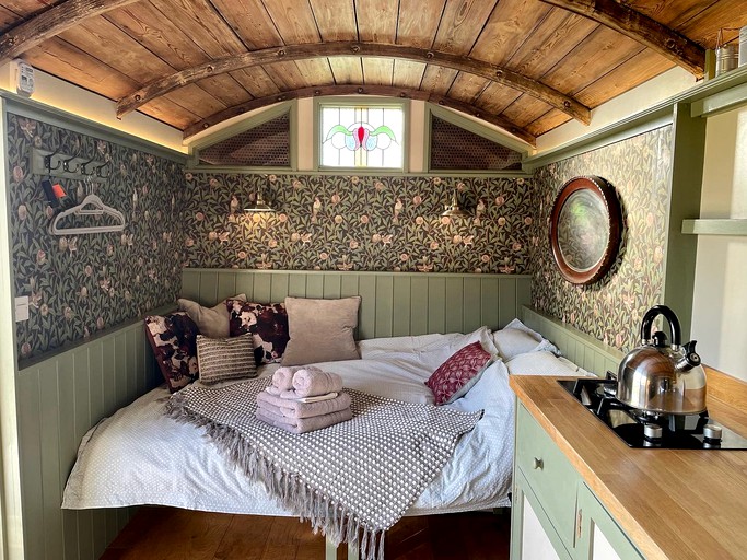 Huts (United Kingdom, Alburgh, England)