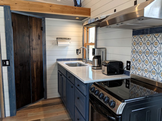 Tiny Houses (Ruckersville, Virginia, United States of America)